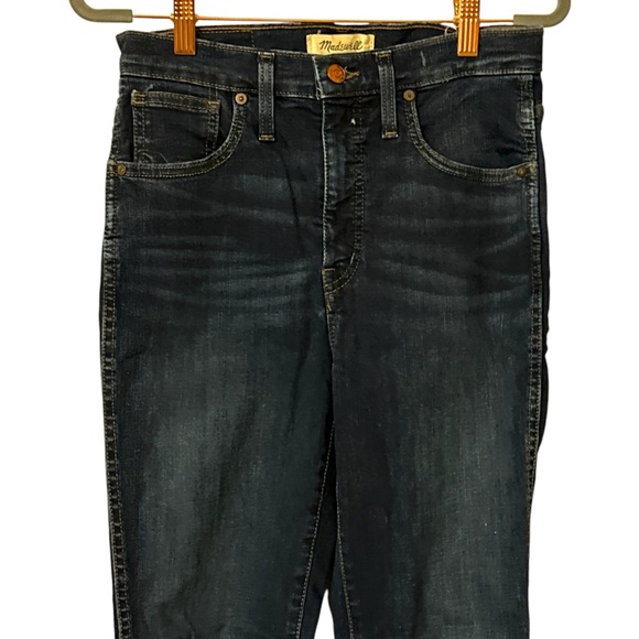 Madewell Curvy High-Rise Skinny Jeans in Woodland Wash: TENCEL™ Denim Edition - Picture 10 of 16